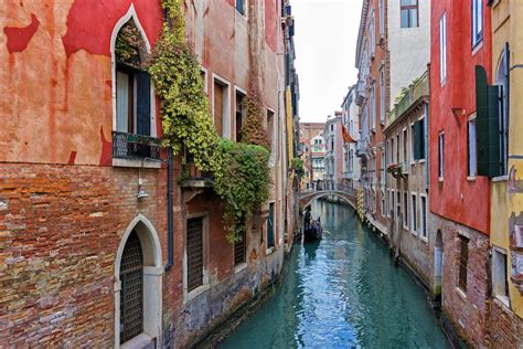 Can You Swim in the Venice Canals? - The Roman Guy