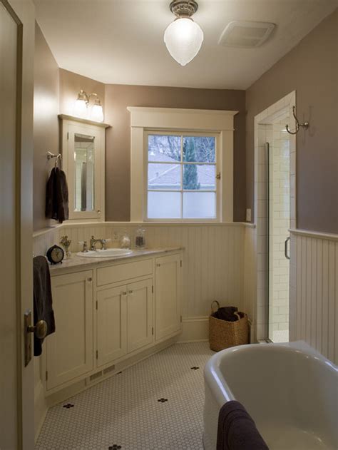 Colonial Bathroom | Houzz