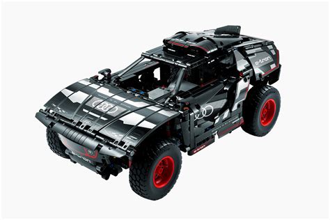 LEGO Technic Rolls Out Audi RS Q e-tron Set | HiConsumption