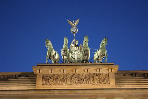 Berlin Brandenburger Tor Quadriga Foto & Bild | architektur, architektur bei nacht, motive ...