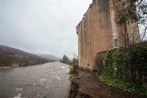 VIDEO: Time lapse footage shows heroic effort that saved Abergeldie Castle from floods | Press ...