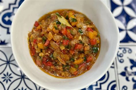 Cuban Sofrito Recipe - Abuela's Cuban Counter