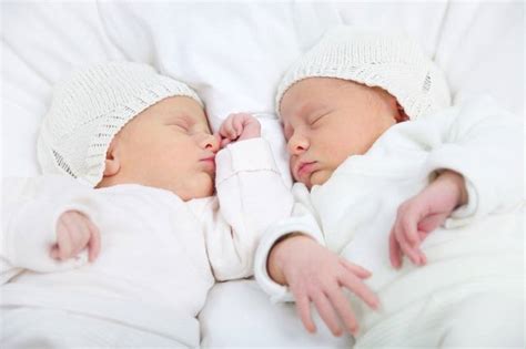 Twin Babies Sleeping - 23 photos which are simply visual sugar cubes