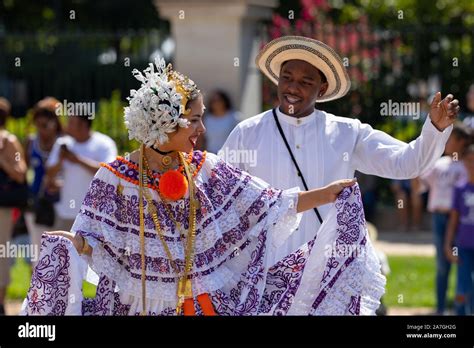 Pollera parade hi-res stock photography and images - Alamy