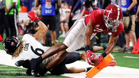 Alabama Rolls Past Cincinnati in College Football Playoff - The New ...