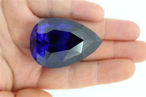 Understanding the GIA Color Grading Process For Tanzanite