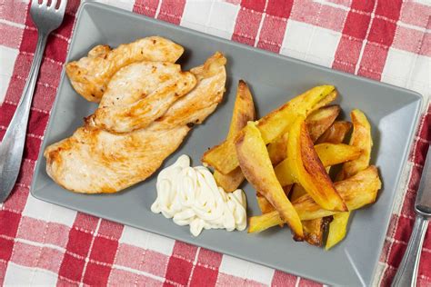 Grilled Chicken White Meat with French Fries and Mayonnaise - Creative Commons Bilder