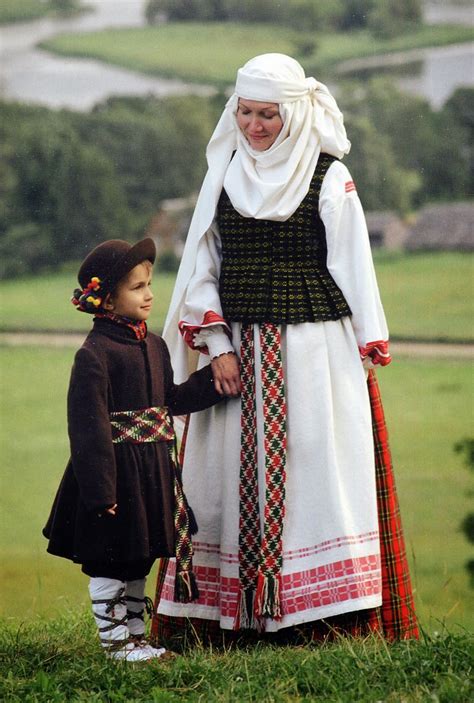 FolkCostume&Embroidery: Overview of the Folk Costumes of Europe