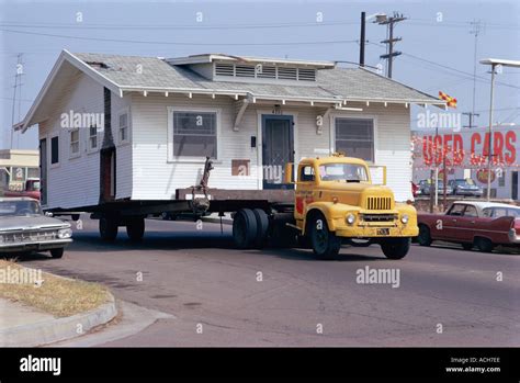 Pick up truck moving house California USA Stock Photo: 2430957 - Alamy