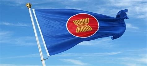 Vietnam attends meetings between ASEAN and partners