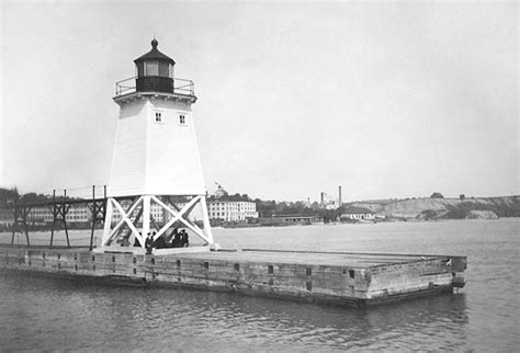 Port Washington Breakwater Lighthouse, Wisconsin at Lighthousefriends.com