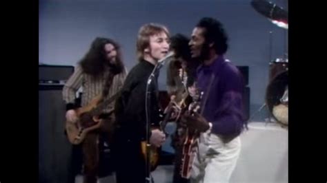 Chuck Berry Jams With John Lennon On ‘The Mike Douglas Show’ In 1972 | McCartney Times