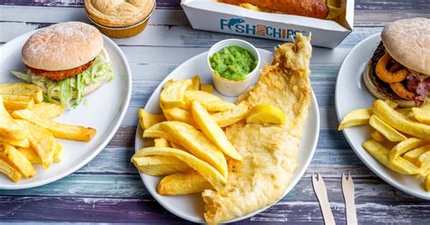 Lee's Fish & Chips delivery from Panshanger - Order with Deliveroo