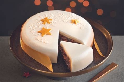 Aldi Luxury All Over Iced Christmas Cake | Under The Christmas Tree