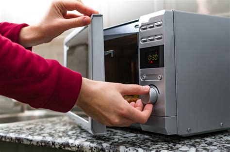 The Pros And Cons Of A Convection Microwave Oven