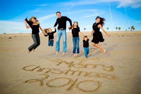 Merry Christmas family pictures. | Beach christmas pictures, Family beach pictures, Beach family ...