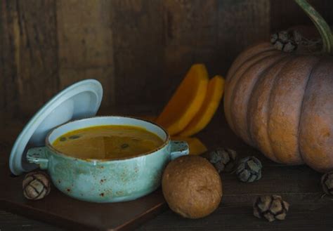 Free Photo | Pumpkin soup in a white pan