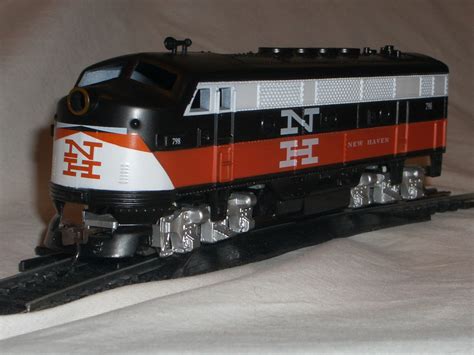 HO F3-A New Haven DCC & Sound Diesel Locomotive