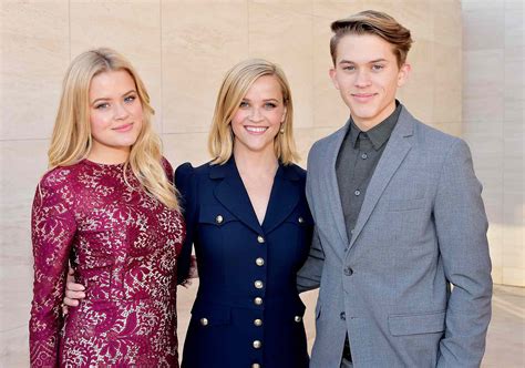 Reese Witherspoon Family 2022