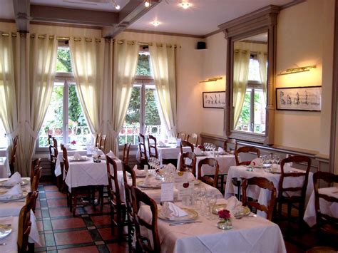 Restaurant with terrace on the Somme Bay in Saint Valery sur Somme