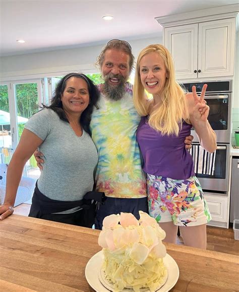 Rupert reunites with Sandra and Christina (Pearl Islands) : r/survivor