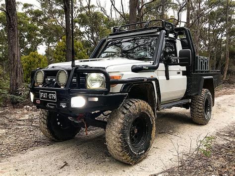 Magic Monday 😍 what a shot 👌🏻#70series #79series #landcruiser #70 #v8 ...