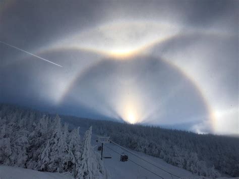 The story behind an incredible sky scene in New Hampshire | Atmospheric phenomenon, Nature ...