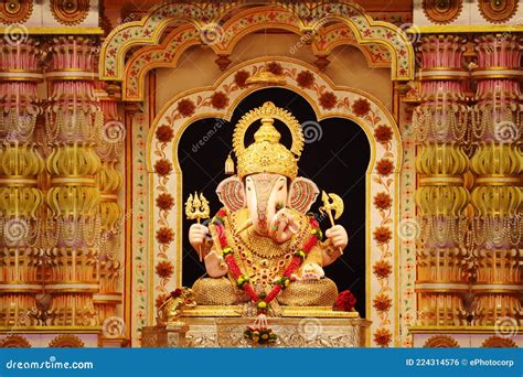 Dagdusheth Ganapati Idol At Pune With Golden Jewellery In The Aarti ...