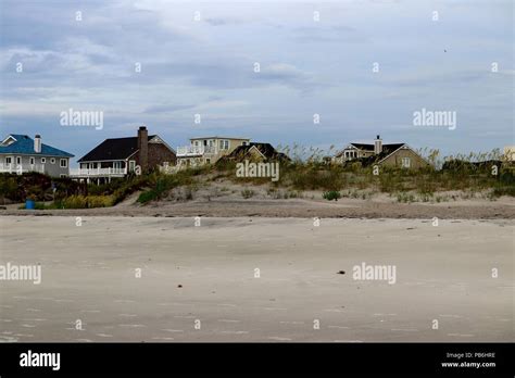 Houses on a beach in North Carolina Stock Photo - Alamy