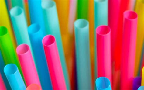 Easy Alternatives to Plastic Straws At Home and On-the-Go - Greenily