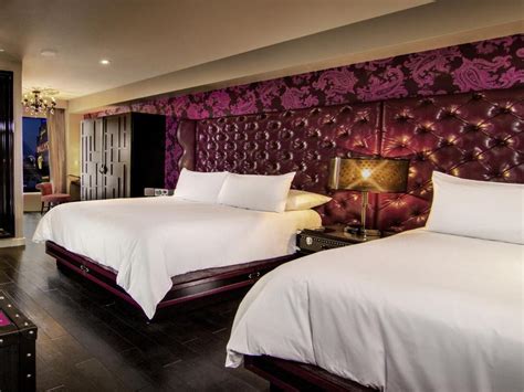 Luxury Queen Room with Two Queen Beds - Non-Smoking at The Cromwell ...