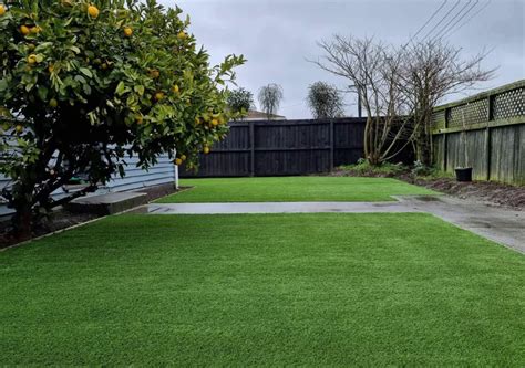 Real Grass vs Fake Grass – What Are The Differences? | Lifestyle Lawns