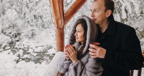 How to Plan Perfect Couples Vacation in Winter | CheapOair MilesAway