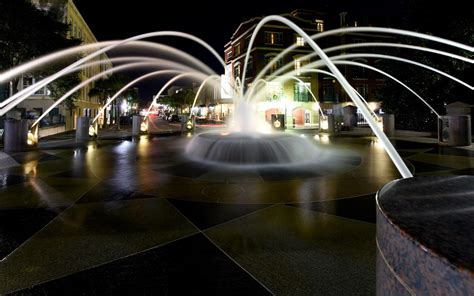 Waterfront Park fountain at night : r/Charleston