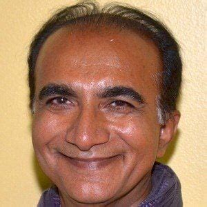 Iqbal Theba - Age, Family, Bio | Famous Birthdays