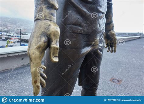 Cristiano Ronaldo Standbeeld in Funchal Madeira Voor Het Cr7 - Museum ...