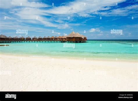 maldives villa water Stock Photo - Alamy