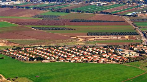 Israel-Hamas war: What is a kibbutz? – My Magic 94.9