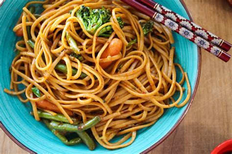 Quick + Easy Chinese Lo Mein Noodles | RV FOODIES