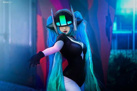 Sona cosplay League of Legends by HAGANE http://lol-cosplay.com/set/319#.WCRNcStjFo0.reddit # ...