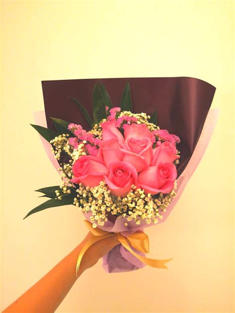 8 roses bouquet, Hobbies & Toys, Stationery & Craft, Flowers & Bouquets on Carousell