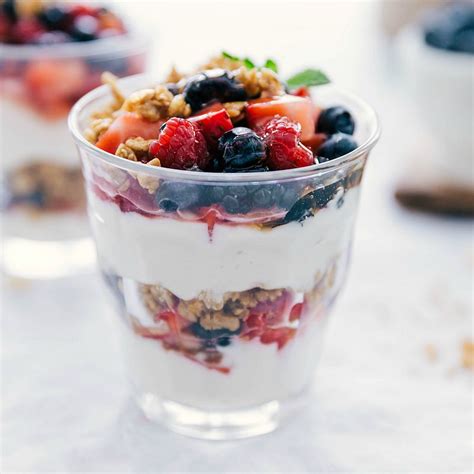 Our favorite easy, healthy, and delicious breakfast: a parfait! This ...