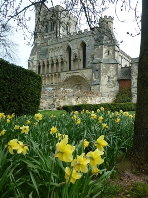 Priory Gardens - Dunstable Town Council