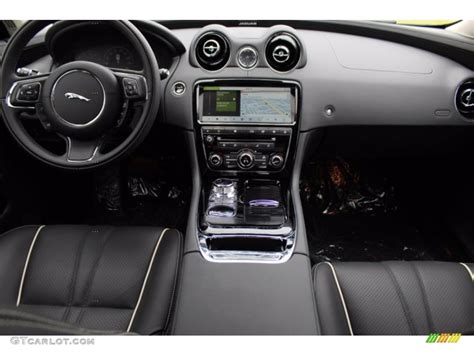 2019 Jaguar XJ R-Sport AWD Dashboard Photos | GTCarLot.com