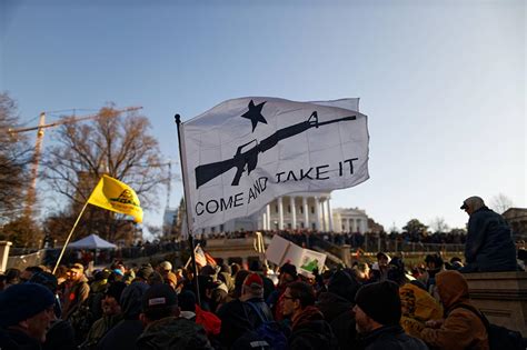 Pro-gun rally by thousands in Virginia ends peacefully - POLITICO