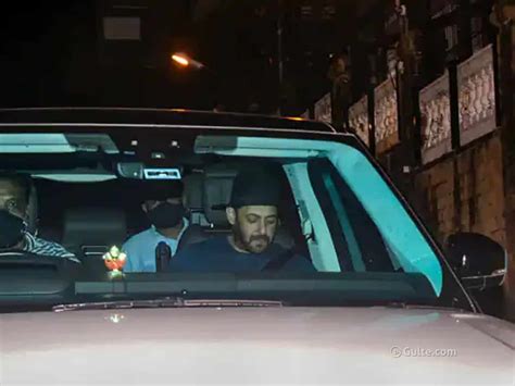 Salman Khan visits Shah Rukh after Aryan Khan's arrest - Salman Khan ...