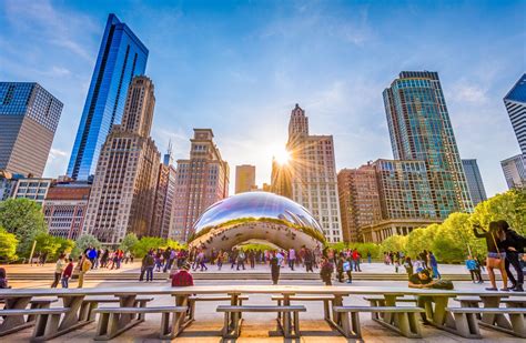 A Chicago Bucket List: 10 Essential Chicago Experiences