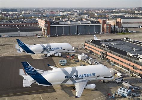 The Battle Of The Beasts: The Boeing Dreamlifter vs Airbus Beluga XL - Simple Flying