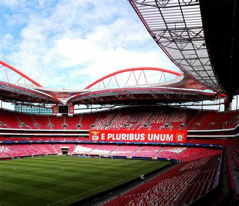 SL Benfica on Twitter: "A Catedral está a vestir-se para o jogo da Champions! || The Stadium is ...