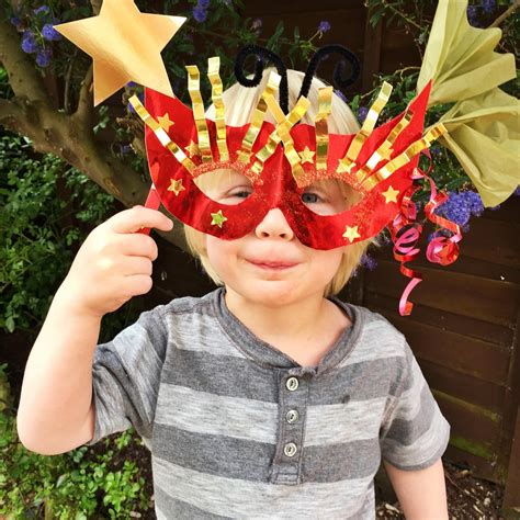 Make carnival masks with the kids | Daisies & Pie